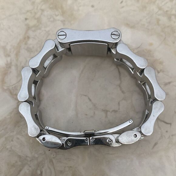 Gucci 2305L Chunky Modernist Stainless Steel Link Water Resistant Wristwatch - Picture 8 of 13